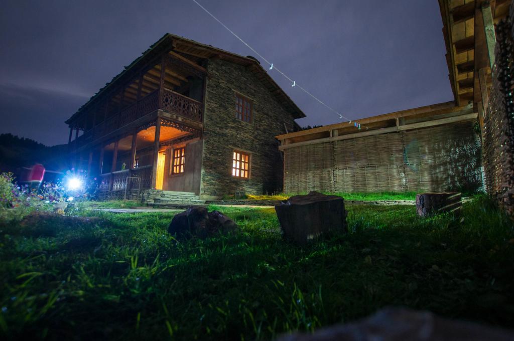 Guest House Shina Omalo Exterior foto