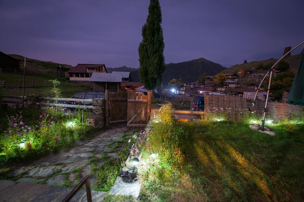 Guest House Shina Omalo Exterior foto