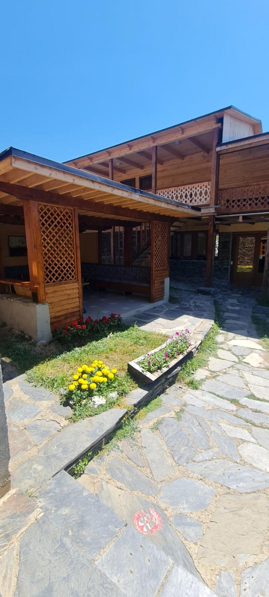 Guest House Shina Omalo Exterior foto