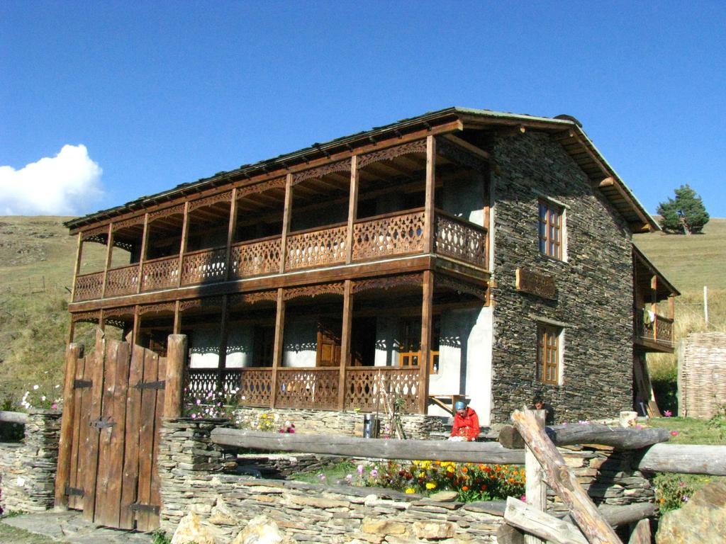 Guest House Shina Omalo Exterior foto